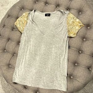 Vici gray and gold tee